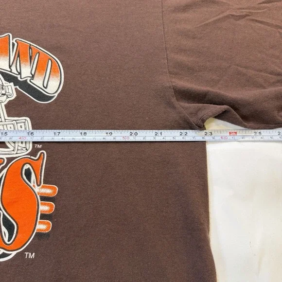 Cleveland Browns Trench T-Shirt Mens XL NFL Football Graphic Tee VINTAGE 1990's - Picture 10 of 14
